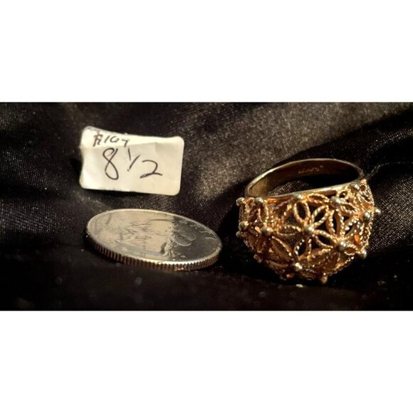 Vintage Avon Statement Ring Gold Tone 1970s Flower Openwork Size 8.5 Signed - Picture 1 of 3